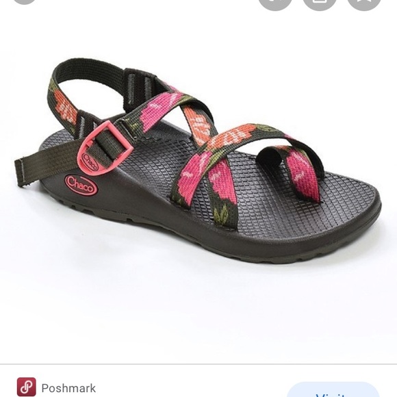Chaco Shoes - WORN ONCE Chacos Classic Sandal in Florist
